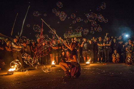 Feuershow bei Mera Luna, Foto: Frank Embacher