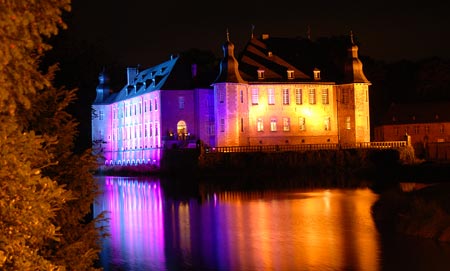 Das beleuchtete Schloss in den Parknächten, Foto: Stiftung Schloss Dyck