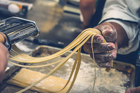 Pasta selber machen, Foto: Jorge Zapata on Unsplash