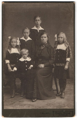 Eine Dortmunder Familie um 1910, Foto: Atelier Carl Goos Hörde, Fotosammlung der TU Dortmund